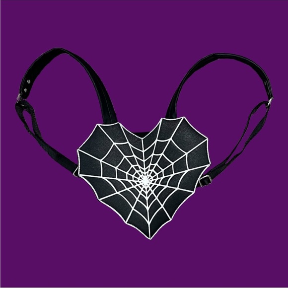 RARE Heart Shaped Spiderweb Backpack Bag - Picture 3 of 16
